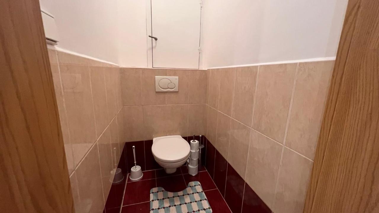 2 Room Apartment, Near Oc Galeria, Petrzalka ブラチスラヴァ エクステリア 写真