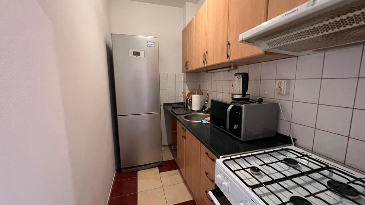 2 Room Apartment, Near Oc Galeria, Petrzalka ブラチスラヴァ エクステリア 写真
