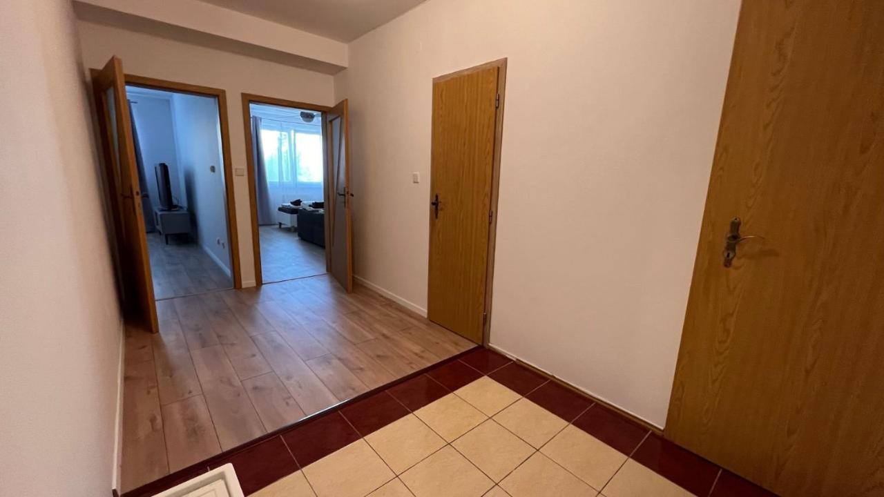 2 Room Apartment, Near Oc Galeria, Petrzalka ブラチスラヴァ エクステリア 写真