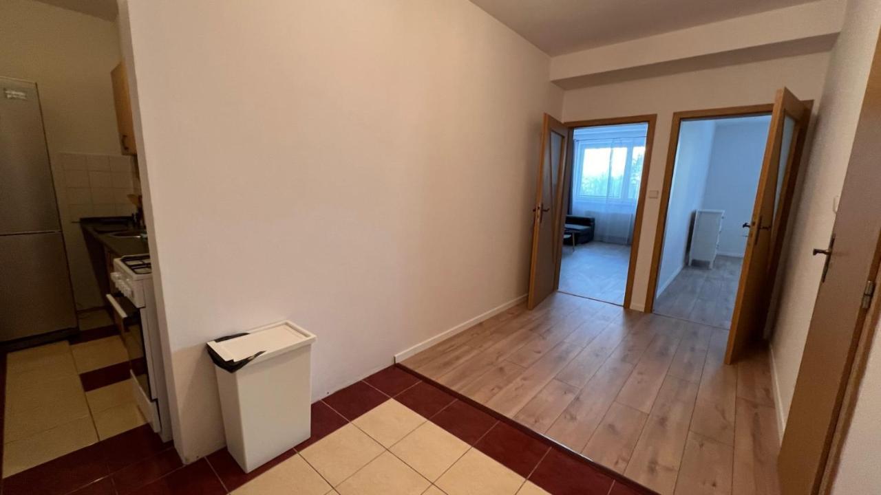 2 Room Apartment, Near Oc Galeria, Petrzalka ブラチスラヴァ エクステリア 写真