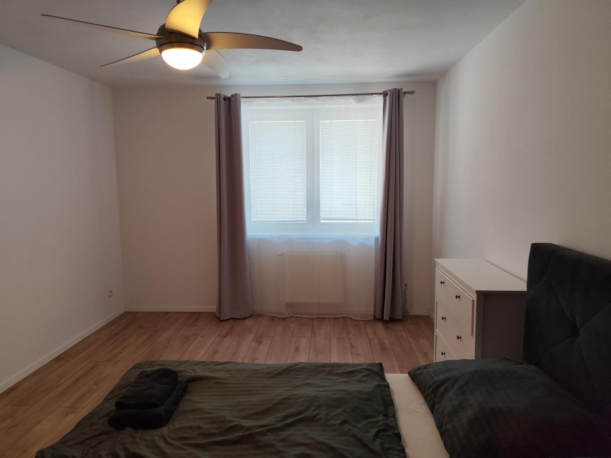 2 Room Apartment, Near Oc Galeria, Petrzalka ブラチスラヴァ エクステリア 写真