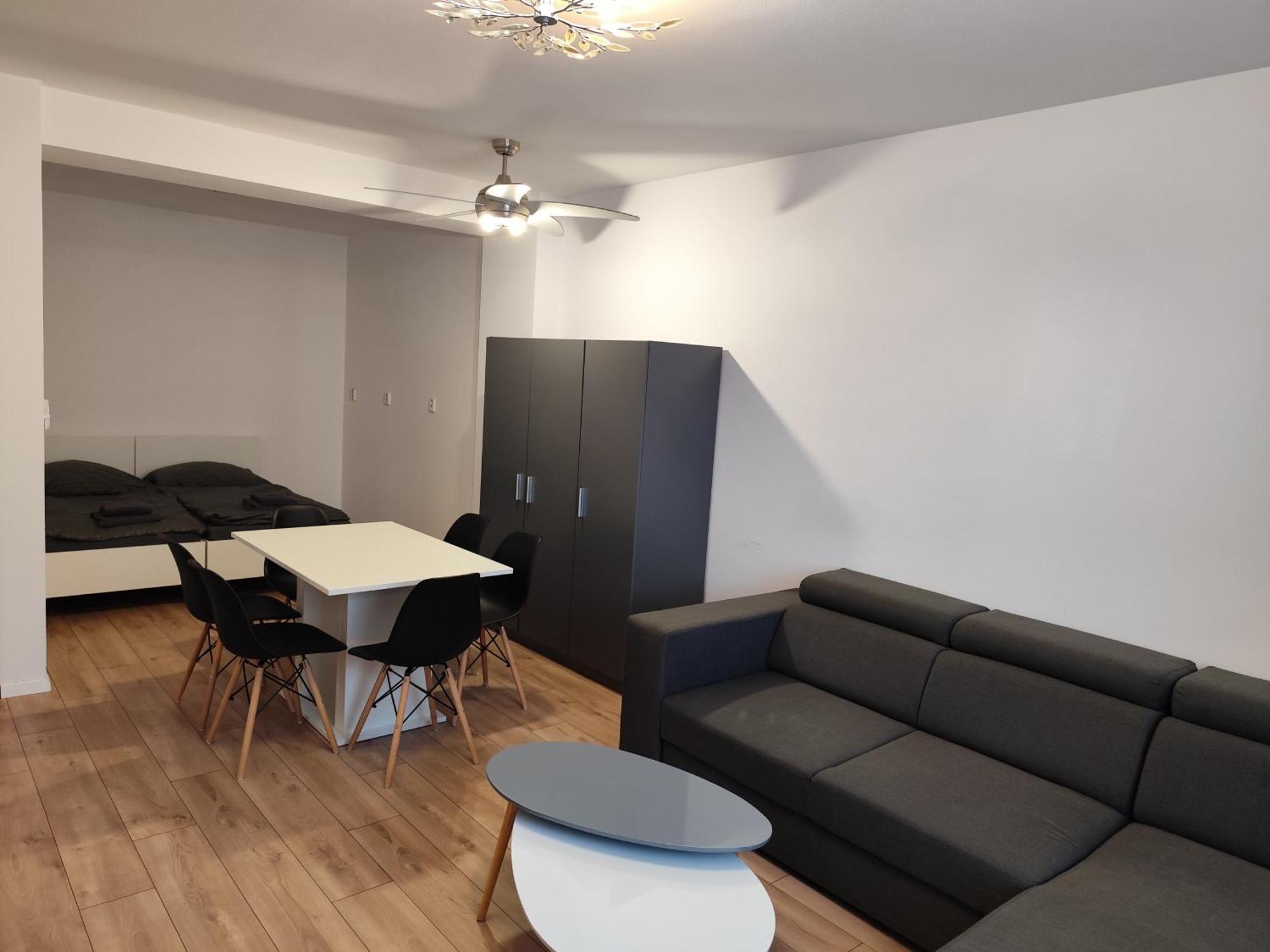 2 Room Apartment, Near Oc Galeria, Petrzalka ブラチスラヴァ エクステリア 写真
